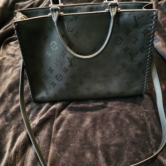 Authentic Louis Vuitton Monogram tote Bag - Picture 2 of 6